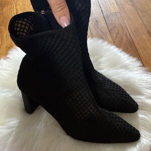 Zara Black Textured Pointed Toe Ankle Booties
